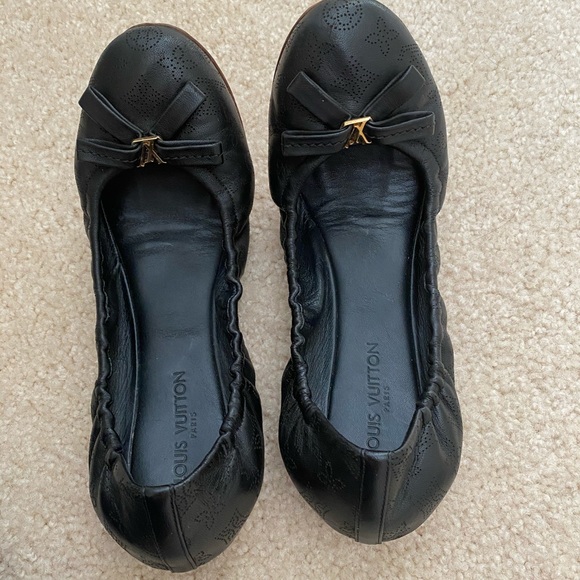 Shoes - Picture 1 of 3